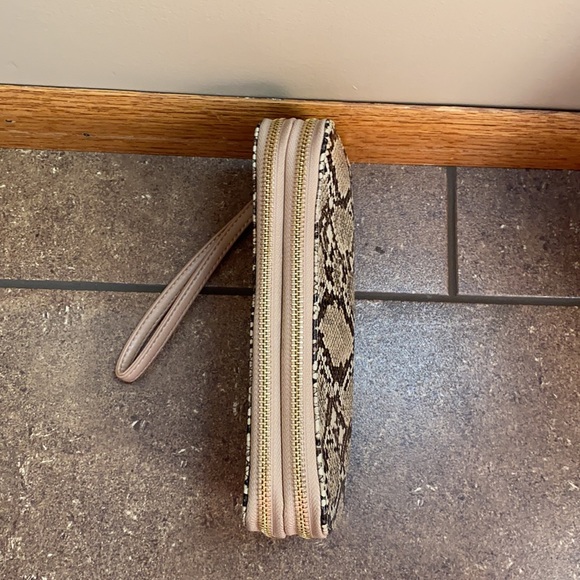 Snake print wallet with 12 card places, zipper pouch, and 3 compartments. - Picture 3 of 5